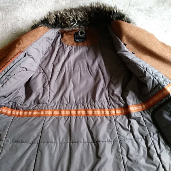 North Face primaloft jacket. - Picture 2 of 16